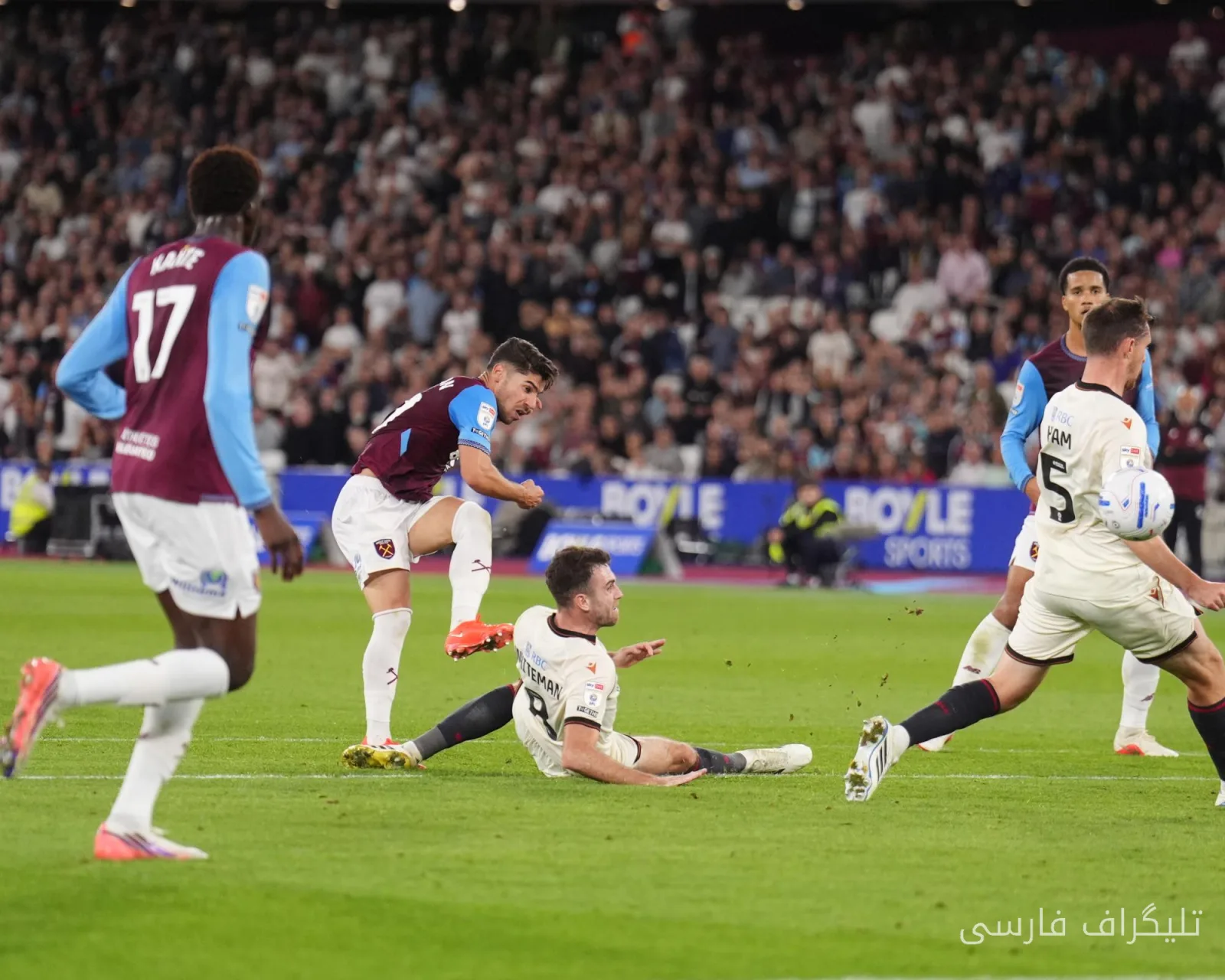 West Ham با شش گل، ویلز را در هم می‌شکند و به صدر جدول می‌رسد